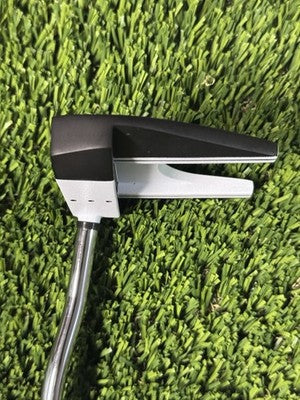 Right Handed Odyssey Versa #7 Black 35 in Putter With Head Cover