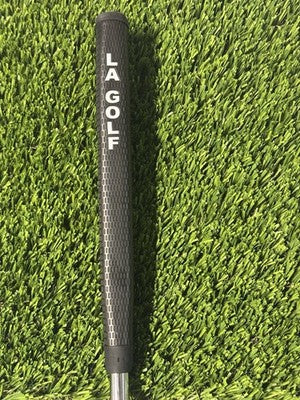 Right Handed Mizuno Putter 8901 Black Waffle Design Steel Shaft 35”