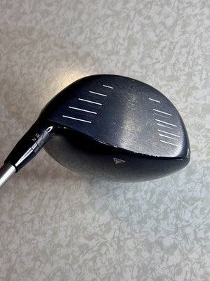 RH Titleist 915 D2 10.5 Driver Diamana 70g Stiff Flex Graphite Shaft & Headcover