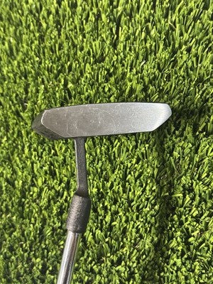 Right Handed Mizuno Putter 8901 Black Waffle Design Steel Shaft 35”