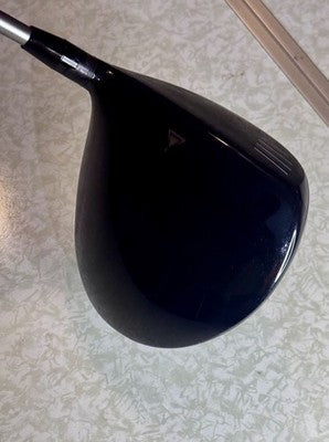 RH Titleist 915 D2 10.5 Driver Diamana 70g Stiff Flex Graphite Shaft & Headcover