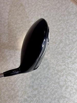 RH Titleist 915 D2 10.5 Driver Diamana 70g Stiff Flex Graphite Shaft & Headcover