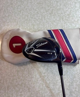 RH Titleist 915 D2 10.5 Driver Diamana 70g Stiff Flex Graphite Shaft & Headcover