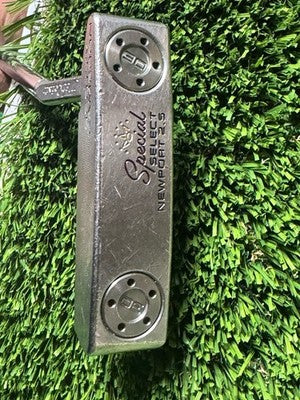 Right Handed Titleist Scotty Cameron Special Select Newport 2.5 35" Putter