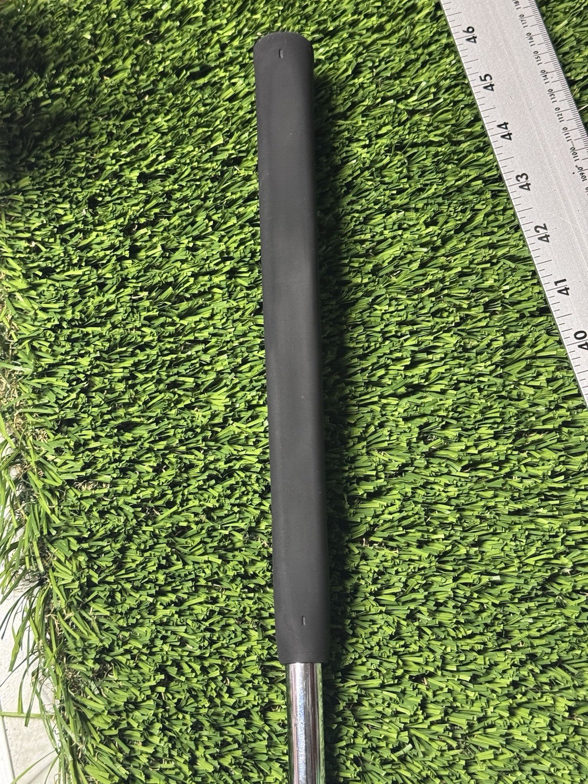 Acushnet Heel Shafted Flange Bullseye Putter 34.5” New Grip