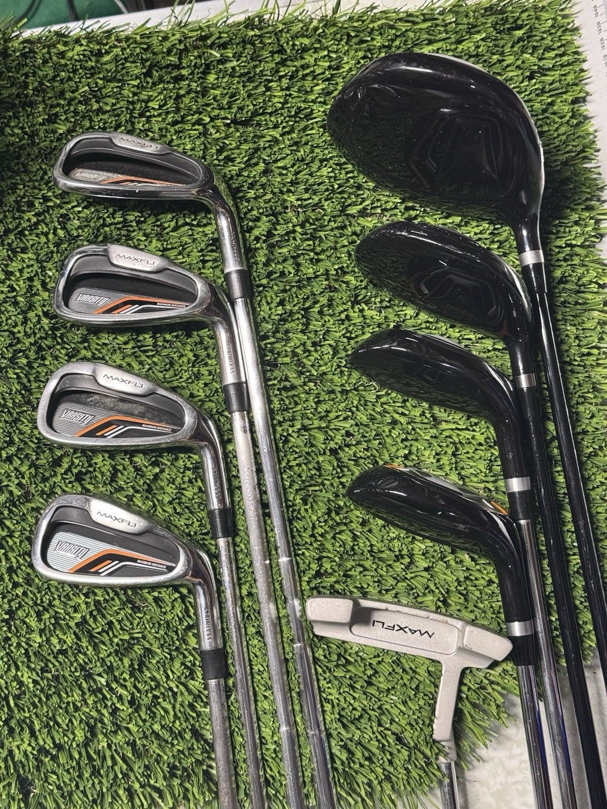 Maxfli Varsity 9 Pc Youth Junior Golf Set 3H,4H,5,7,9,SW,3W,Driver, Putter & Bag