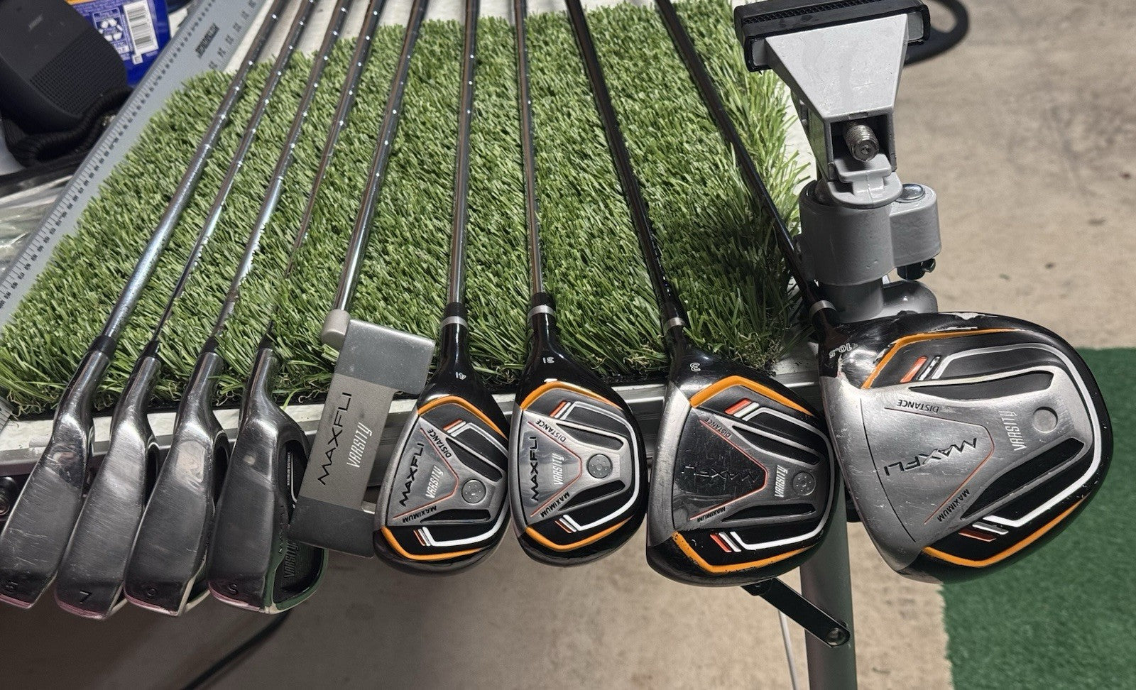 Maxfli Varsity 9 Pc Youth Junior Golf Set 3H,4H,5,7,9,SW,3W,Driver, Putter & Bag