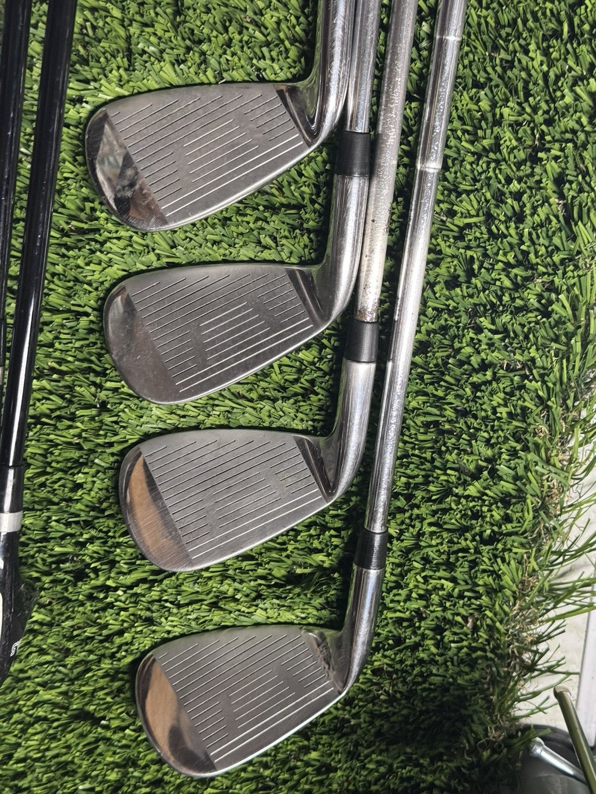 Maxfli Varsity 9 Pc Youth Junior Golf Set 3H,4H,5,7,9,SW,3W,Driver, Putter & Bag