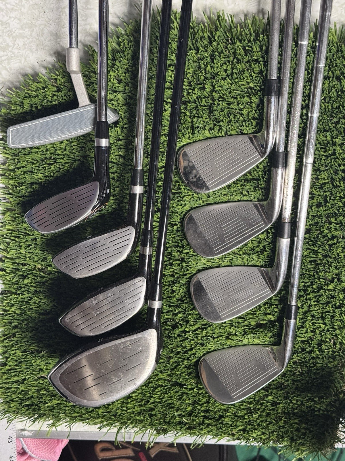 Maxfli Varsity 9 Pc Youth Junior Golf Set 3H,4H,5,7,9,SW,3W,Driver, Putter & Bag