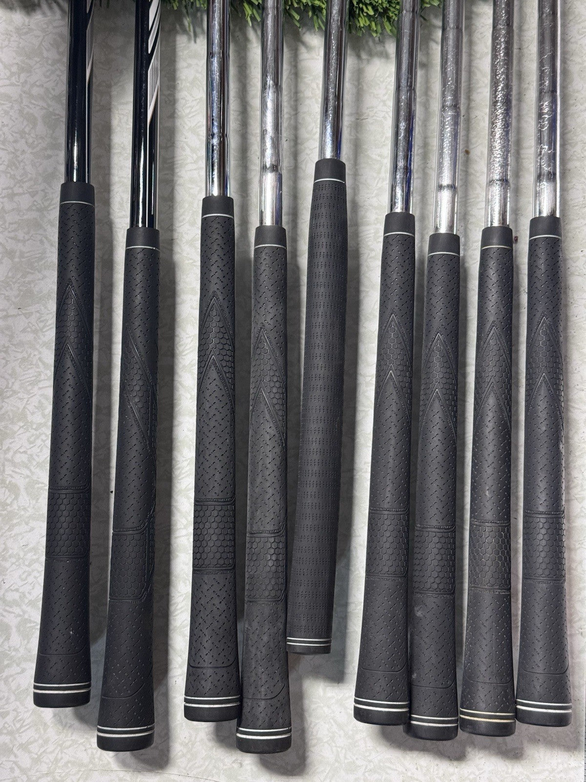 Maxfli Varsity 9 Pc Youth Junior Golf Set 3H,4H,5,7,9,SW,3W,Driver, Putter & Bag