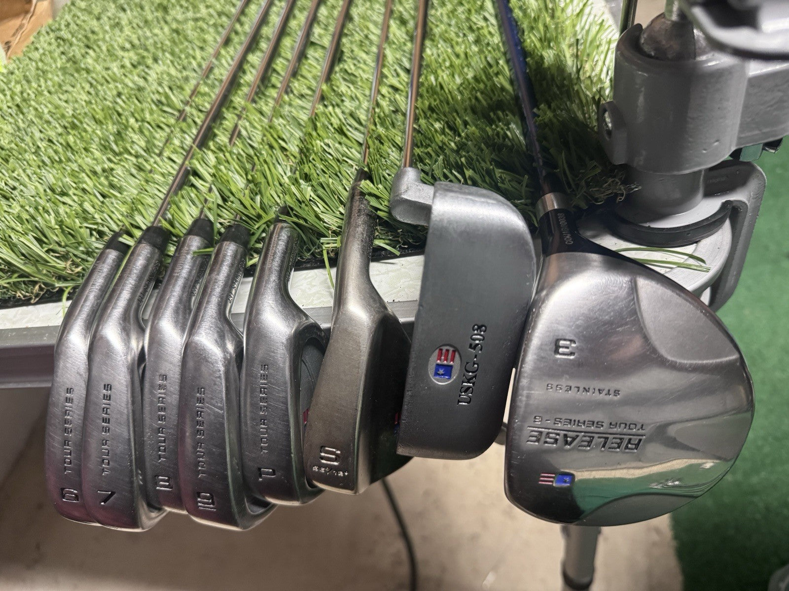 USKG US Kids Golf Tour Series TS-6 Iron Set 6-PW-SW,3W, Putter 60-41 Junior Flex