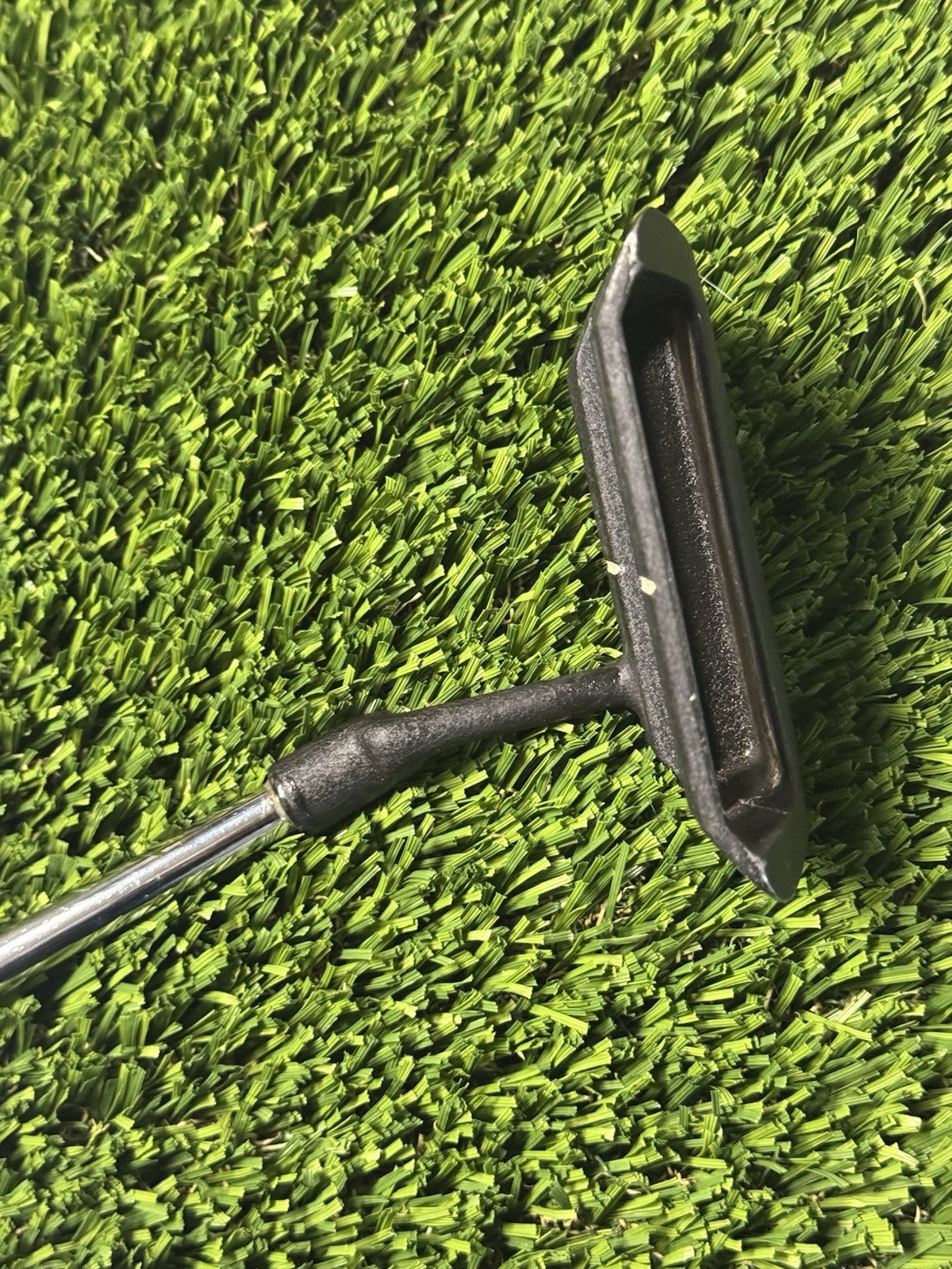 Right Handed Mizuno Putter 8901 Black Waffle Design Steel Shaft 35”